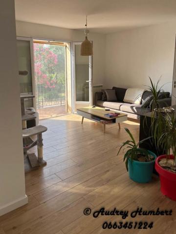 PIERREVERT, dans un environnement calme et verdoyant, Jolie VILLA de plain pied, 120 m² avec piscine et  garage sur 2500 m² de terrain