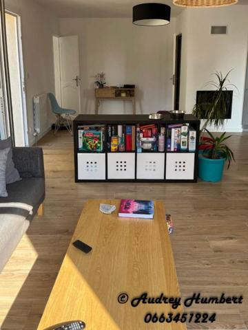 PIERREVERT, dans un environnement calme et verdoyant, Jolie VILLA de plain pied, 120 m² avec piscine et  garage sur 2500 m² de terrain