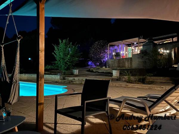 PIERREVERT, dans un environnement calme et verdoyant, Jolie VILLA de plain pied, 120 m² avec piscine et  garage sur 2500 m² de terrain
