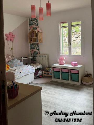 PIERREVERT, dans un environnement calme et verdoyant, Jolie VILLA de plain pied, 120 m² avec piscine et  garage sur 2500 m² de terrain