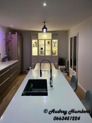 PIERREVERT, dans un environnement calme et verdoyant, Jolie VILLA de plain pied, 120 m² avec piscine et  garage sur 2500 m² de terrain