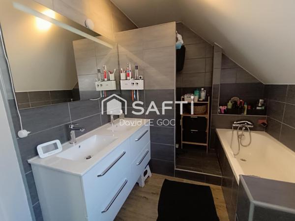 Concarneau  Appartement T4 duplex avec terrasse et cour, en plein centre-ville de Concarneau