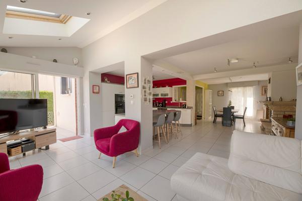 Maison d'exception à vendre à Domloup - Un havre de paix lumineux et spacieux
