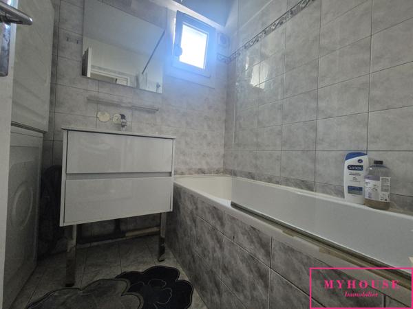 Appartement
                                                                                                                                                                                                                                                                                                                        4 pièce(s)                                                                                                                                                                                                          3 chambre(s)                                                                                                                                                                                                          74  m²
