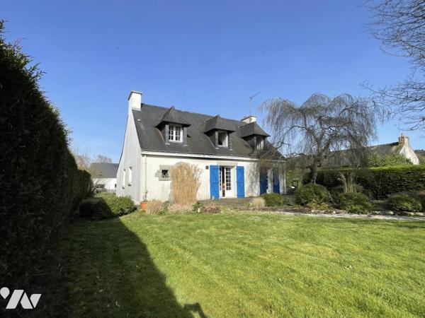 Locminé, maison édifiée autour de 1979 sur 1174 m² avec 4 chambres et bureau