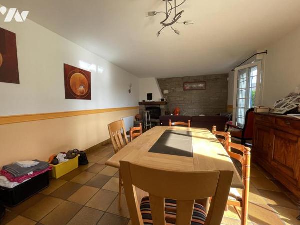 Locminé, maison édifiée autour de 1979 sur 1174 m² avec 4 chambres et bureau