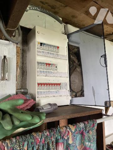 Locminé, maison édifiée autour de 1979 sur 1174 m² avec 4 chambres et bureau