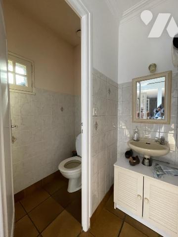 Locminé, maison édifiée autour de 1979 sur 1174 m² avec 4 chambres et bureau