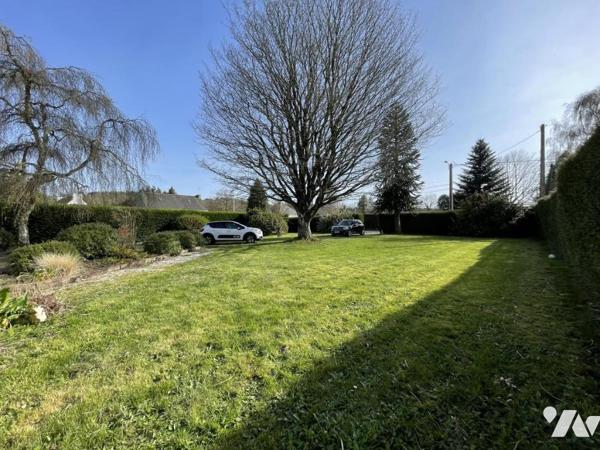 Locminé, maison édifiée autour de 1979 sur 1174 m² avec 4 chambres et bureau