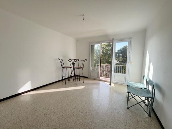 HYERES OUEST PROCHE CENTRE - Appartement T3 de 58 m² - Balcon - Cave