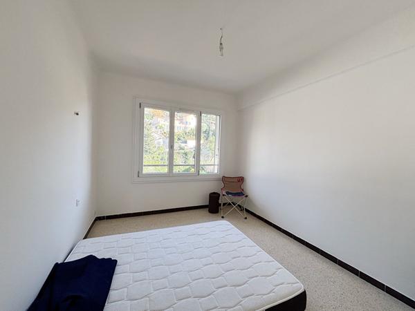 HYERES OUEST PROCHE CENTRE - Appartement T3 de 58 m² - Balcon - Cave