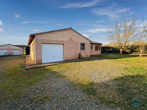Dpt Gers (32), à vendre BARCELONNE DU GERS Maison T4 de plain pied sur 105 m² habitables + garage attenant et double garage non attenant sur 1193 m² de terrain, au calme