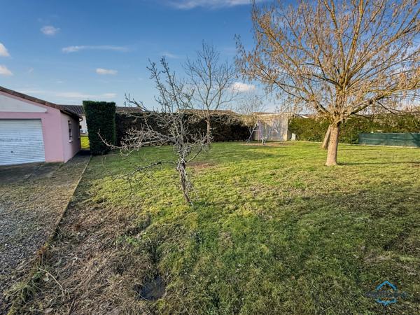 Dpt Gers (32), à vendre BARCELONNE DU GERS Maison T4 de plain pied sur 105 m² habitables + garage attenant et double garage non attenant sur 1193 m² de terrain, au calme