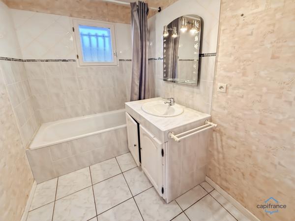 Dpt Gers (32), à vendre BARCELONNE DU GERS Maison T4 de plain pied sur 105 m² habitables + garage attenant et double garage non attenant sur 1193 m² de terrain, au calme