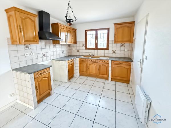 Dpt Gers (32), à vendre BARCELONNE DU GERS Maison T4 de plain pied sur 105 m² habitables + garage attenant et double garage non attenant sur 1193 m² de terrain, au calme