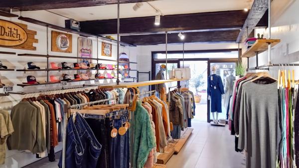 GARD (30) AIGUES-MORTES (30240) à vendre Fonds de commerce superbe magasin/boutique prêt à porter de 56 m 2.