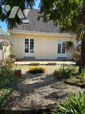 MAISON DE VILLE