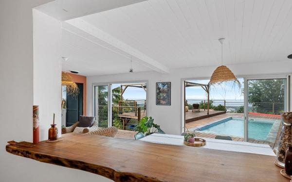 Maison à vendre    7 pièces • 190 m2 L'Étang-Salé