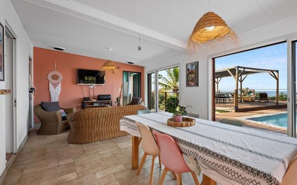 Maison à vendre    7 pièces • 190 m2 L'Étang-Salé