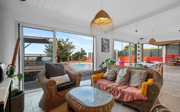 Maison à vendre    7 pièces • 190 m2 L'Étang-Salé