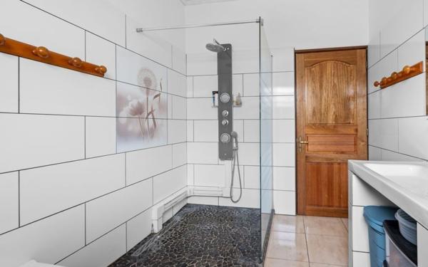 Maison à vendre    7 pièces • 190 m2 L'Étang-Salé