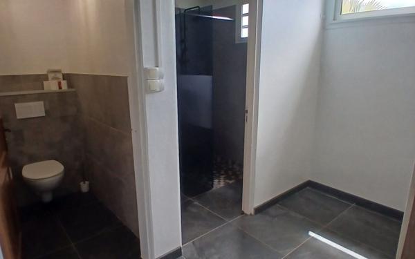 Maison à vendre    7 pièces • 190 m2 L'Étang-Salé