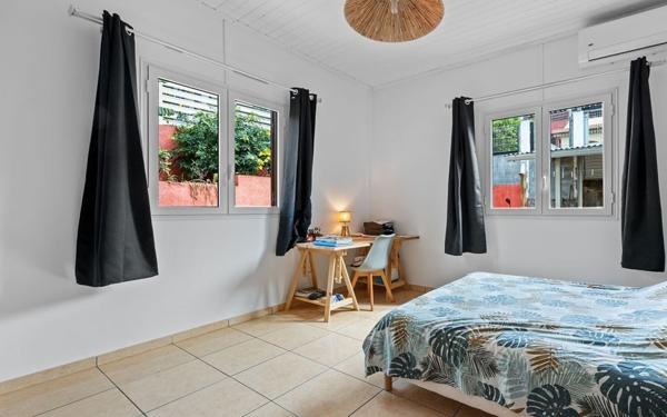 Maison à vendre    7 pièces • 190 m2 L'Étang-Salé