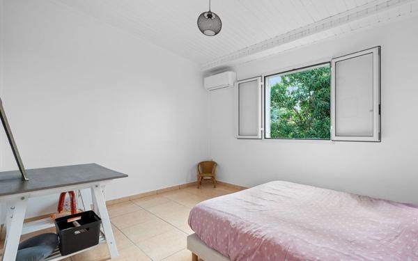 Maison à vendre    7 pièces • 190 m2 L'Étang-Salé