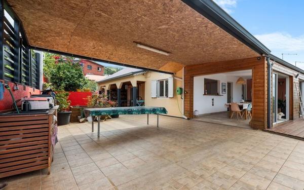 Maison à vendre    7 pièces • 190 m2 L'Étang-Salé