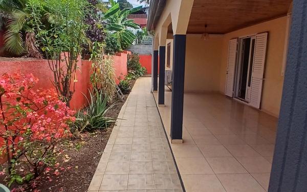 Maison à vendre    7 pièces • 190 m2 L'Étang-Salé