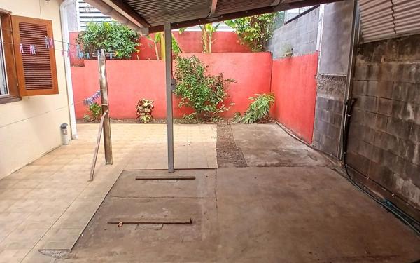 Maison à vendre    7 pièces • 190 m2 L'Étang-Salé