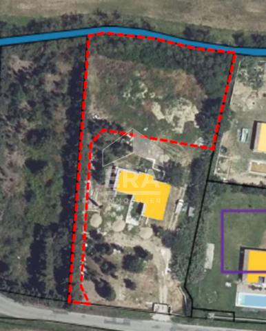 Terrain viabilisé à vendre à Carcassonne - 2310 m²