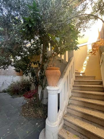 Vente                                                      Appartement
                        
                     4 pièces                      88 m2                     à Perpignan