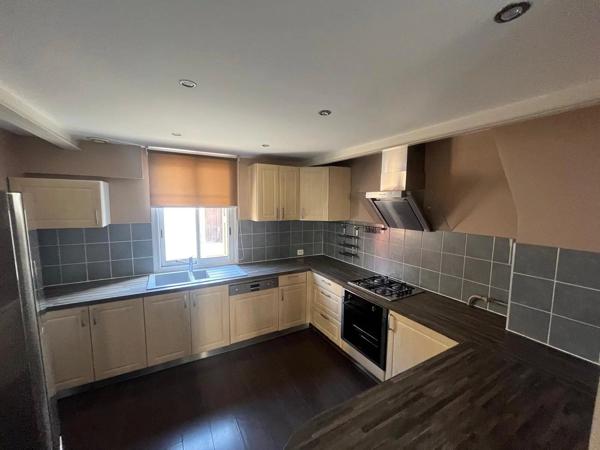 Vente                                                      Appartement
                        
                     4 pièces                      88 m2                     à Perpignan