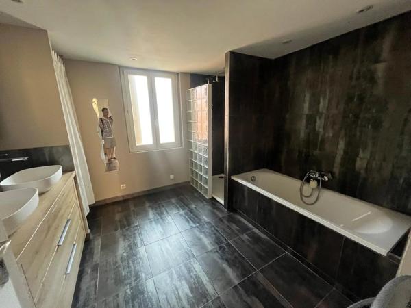 Vente                                                      Appartement
                        
                     4 pièces                      88 m2                     à Perpignan