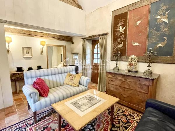 Très beau moulin dans un cadre champêtre avec 4.25 hectares de terrain, entre Saumur et Angers