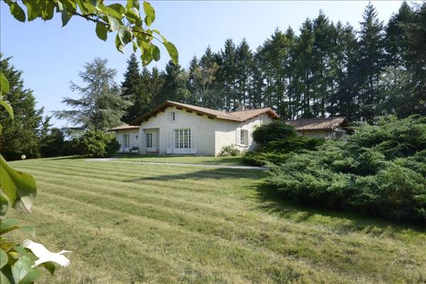 Maison à vendre |  Montbron |  6 pièces | 261 m²