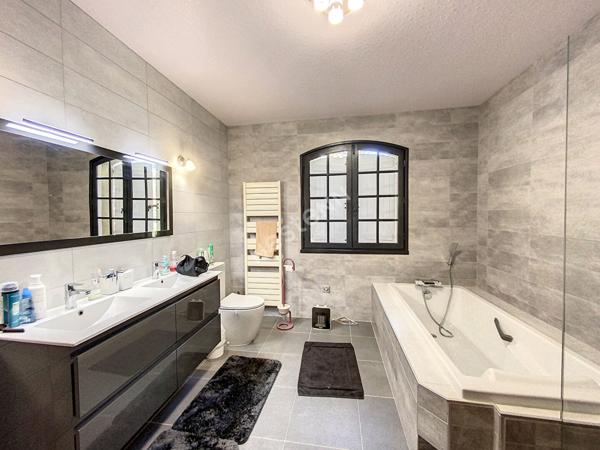 Grande maison traditionnelle 6 pièces 172 m² à Labastide Saint Pierre