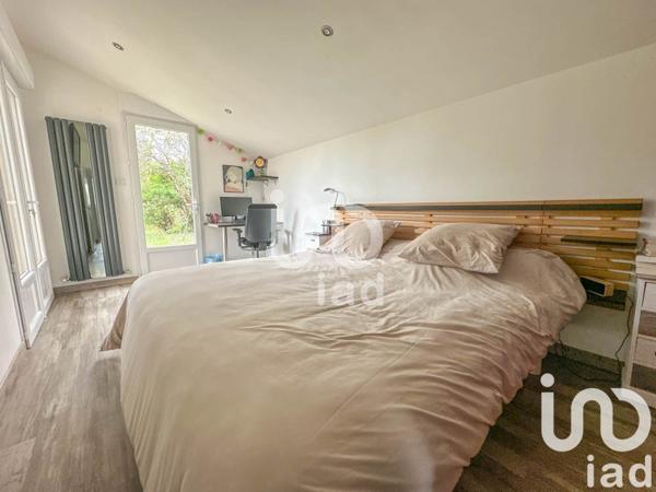 Maison traditionnelle 7 pièces de 158 m² à Le Pian-Médoc (33290)