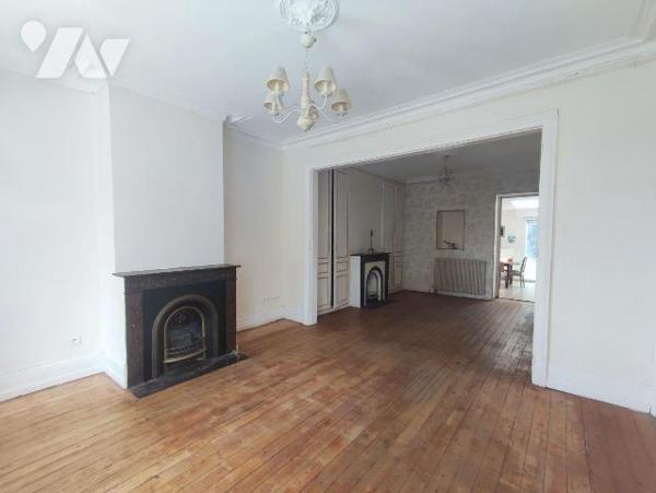 Nouveauté.
Notre Service Immobilier vous propose cette charmante maison de Maître située à Sai...