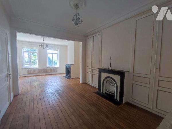 Nouveauté.
Notre Service Immobilier vous propose cette charmante maison de Maître située à Sai...