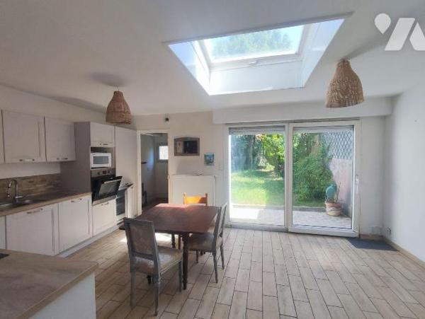 Nouveauté.
Notre Service Immobilier vous propose cette charmante maison de Maître située à Sai...