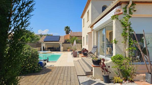 Maison 3 faces récente avec piscine, spa et garage