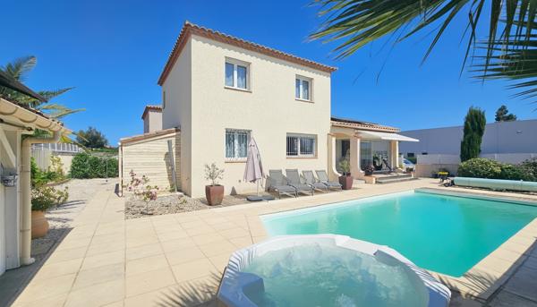 Maison 3 faces récente avec piscine, spa et garage