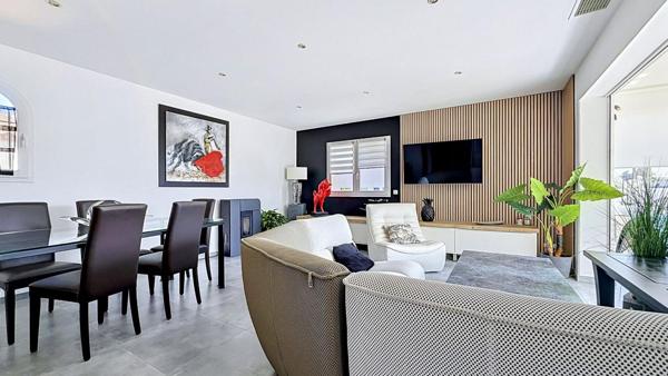 Maison 3 faces récente avec piscine, spa et garage