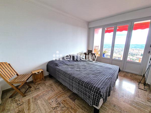 Appartement 3 pièces - 72 m² Exclusivité efficity