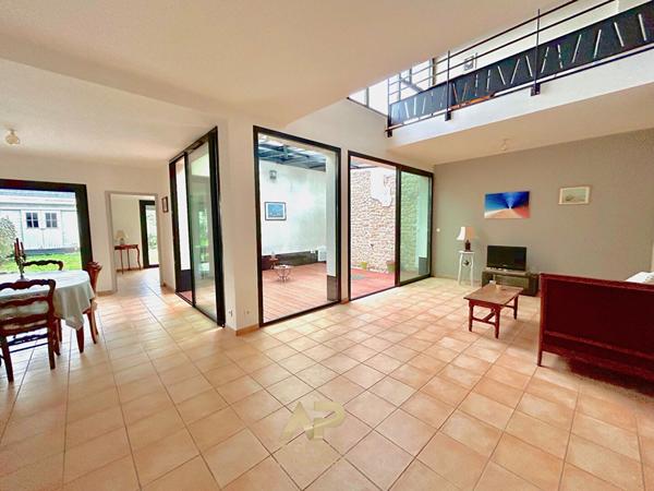 Maison La Rochelle 5 pièce(s) 203 m2 €773 300 ** - Référence MR679