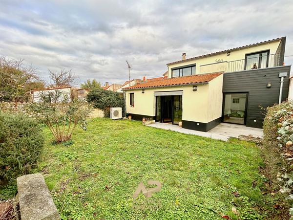 Maison La Rochelle 5 pièce(s) 203 m2 €773 300 ** - Référence MR679