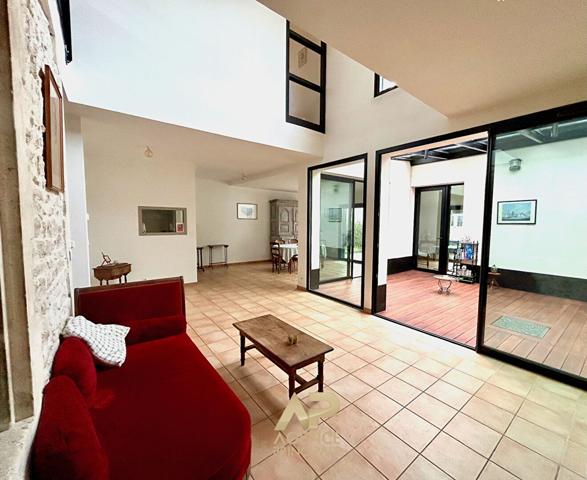 Maison La Rochelle 5 pièce(s) 203 m2 €773 300 ** - Référence MR679