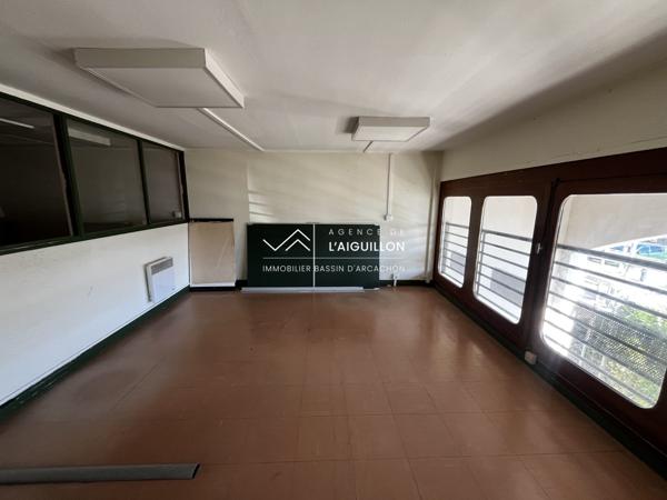 Local commercial Aiguillon Port